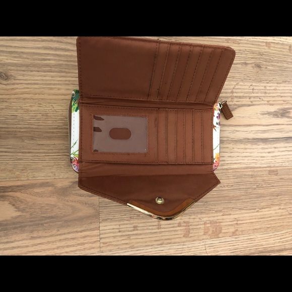 Floral wallet - Picture 4 of 4